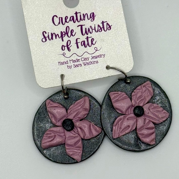 Handmade Clay Floral Earrings New 
Very pretty - Picture 1 of 3
